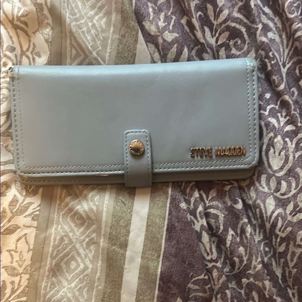 Steve Madden Blue Wallet with Minimalist Design